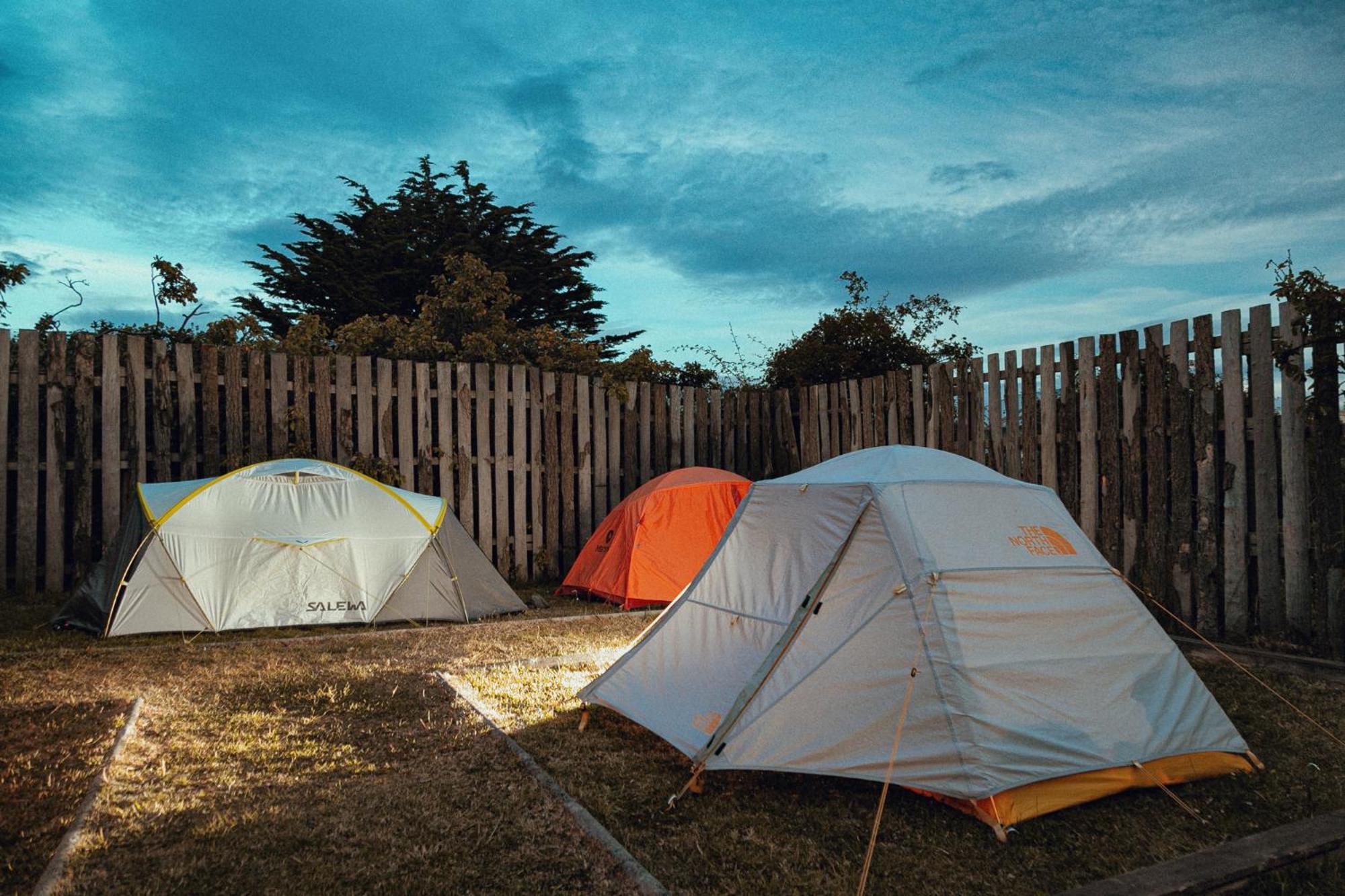 Hotel Camping Yellow Plum Puerto Natales Exterior foto